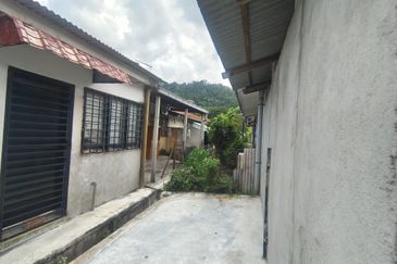 Taman Melawati (Newly renovated)  Single Storey walking distance to shop