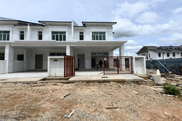 Simfoni West Taman Tunku Intan Safinaz