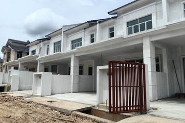 Simfoni West Taman Tunku Intan Safinaz