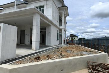 Simfoni West Taman Tunku Intan Safinaz