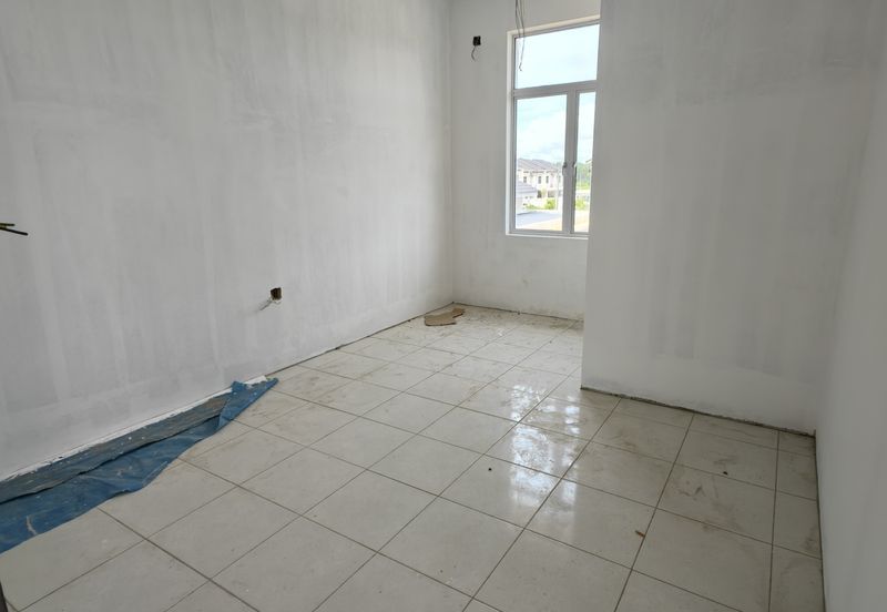 Simfoni West Taman Tunku Intan Safinaz