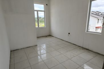 Simfoni West Taman Tunku Intan Safinaz