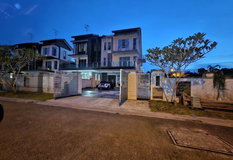 Bina Park Bandar Seri Alam