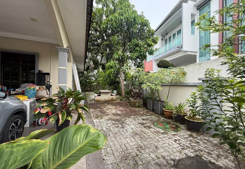 The Country Residency