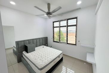 Maple Red, Adda Heights