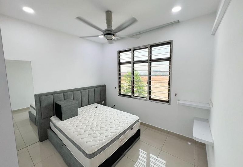 Maple Red, Adda Heights