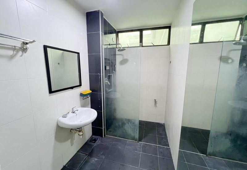 Maple Red, Adda Heights