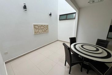 Maple Red, Adda Heights