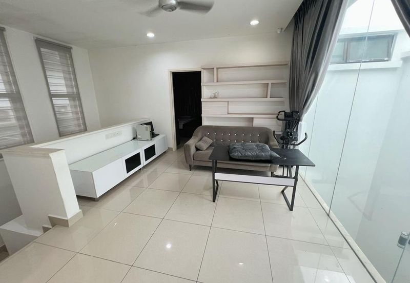 Maple Red, Adda Heights