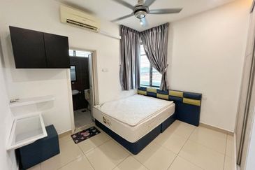 Maple Red, Adda Heights