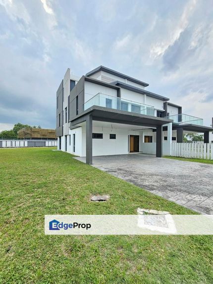 3 Storey Semi-D @ Taman Molek, Johor, Johor Bahru