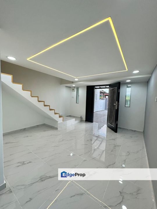 2 Storey End Lot Low Cost @ Jalan Geharu Taman Rinting , Johor, Masai