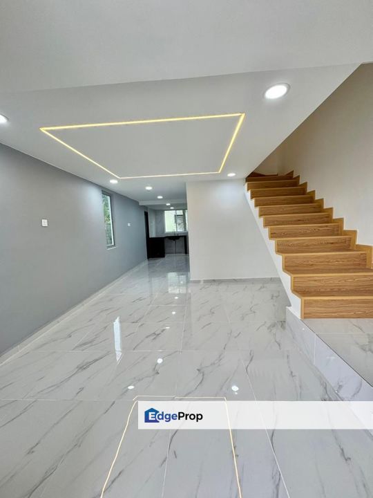 2 Storey End Lot Low Cost @ Jalan Geharu Taman Rinting , Johor, Masai