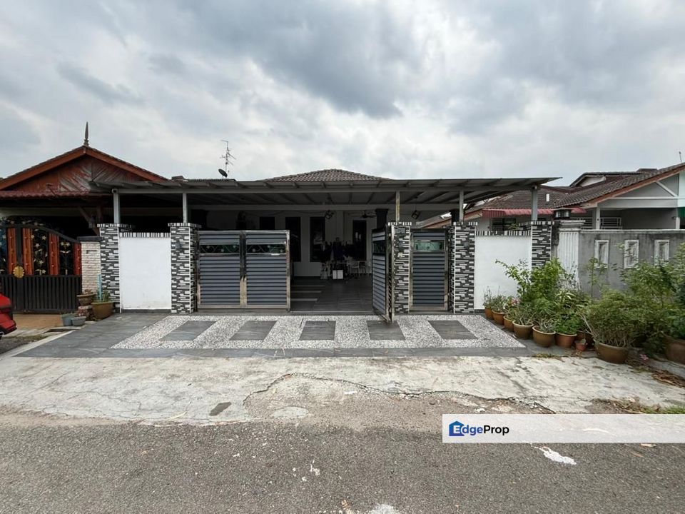 1 Storey End Lot Terrace @ Jalan Geharu Taman Rinting, Johor, Masai