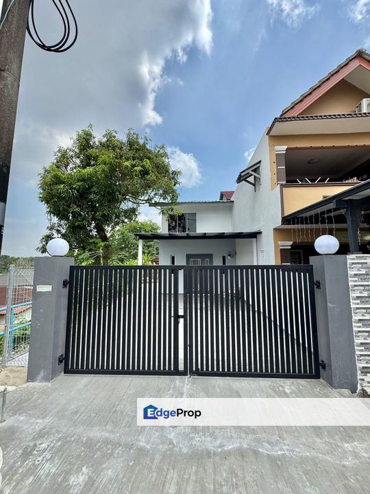 Double Storey End Lot Low Cost @ Jalan Geharu Taman Rinting, Johor, Masai