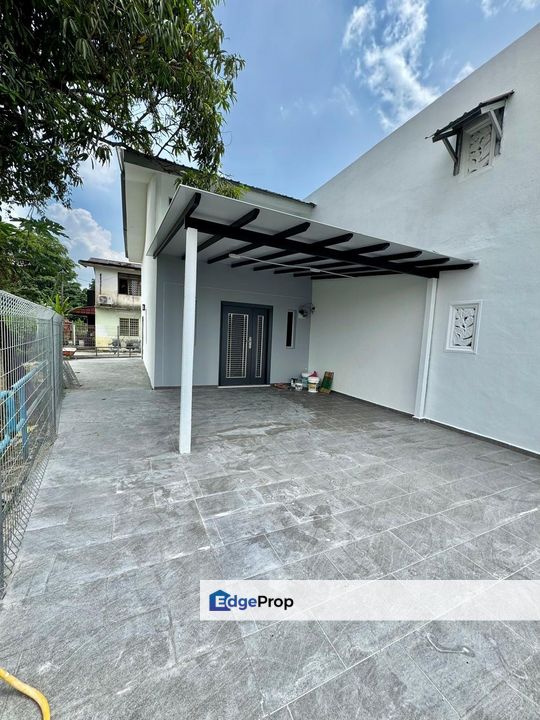Double Storey End Lot Low Cost @ Jalan Geharu Taman Rinting, Johor, Masai