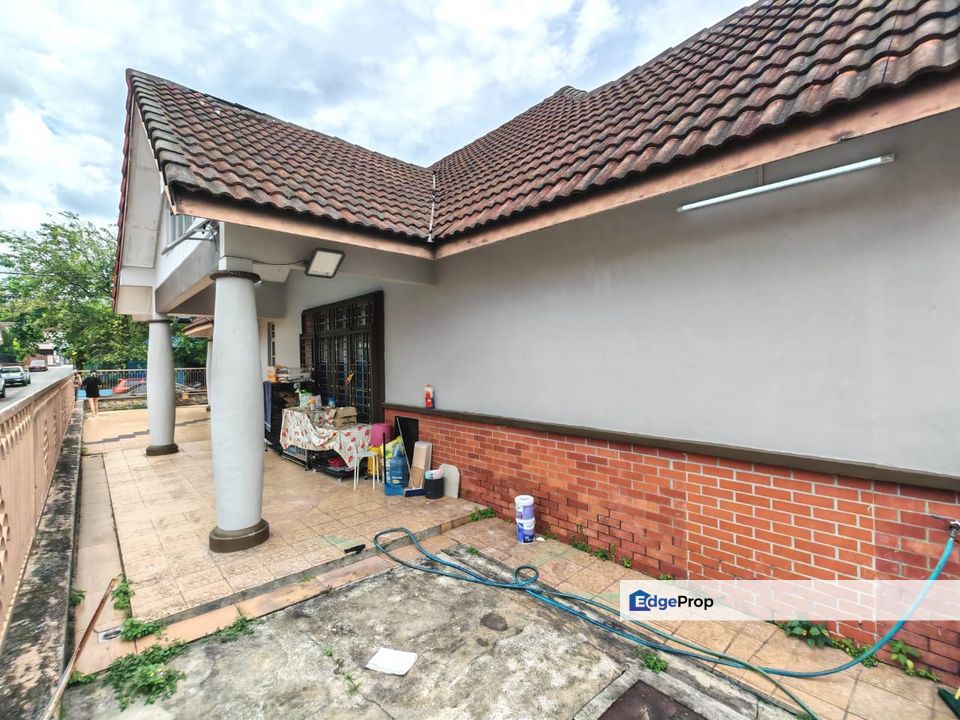 Single Storey End Lot Terrace @ Jalan Beringin Taman Rinting, Johor, Masai
