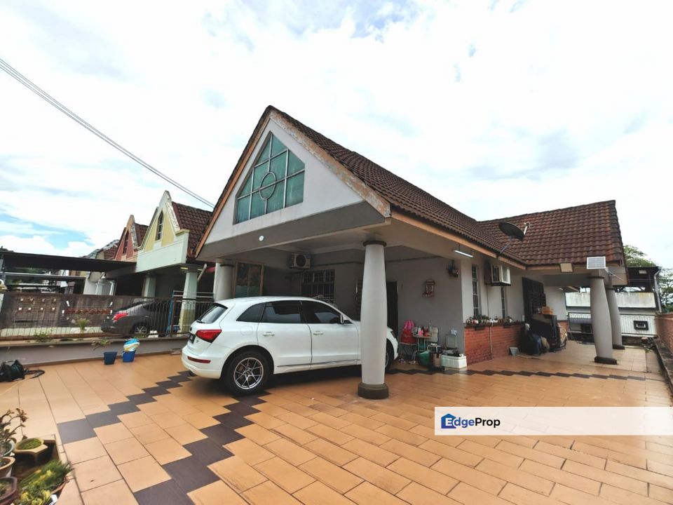 Single Storey End Lot Terrace @ Jalan Beringin Taman Rinting, Johor, Masai