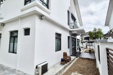 The Golf East @ Horizon Hills Double Storey Semi Detached For Sale Now!