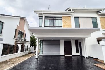 The Golf East @ Horizon Hills Double Storey Semi Detached For Sale Now!