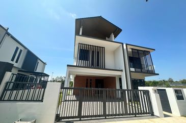 The Woodlands @ Horizon Hills - 3 Storey Corner Bungalow with Lift For Rent