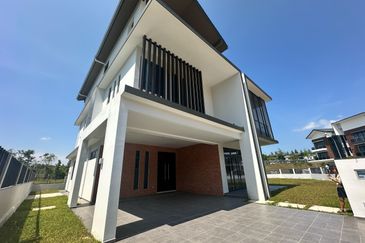 The Woodlands @ Horizon Hills - 3 Storey Corner Bungalow with Lift For Rent