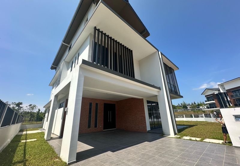 The Woodlands @ Horizon Hills - 3 Storey Corner Bungalow with Lift For Rent