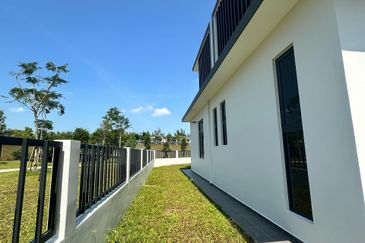 The Woodlands @ Horizon Hills - 3 Storey Corner Bungalow with Lift For Rent