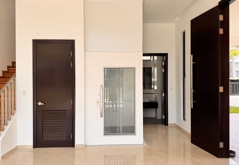 The Woodlands @ Horizon Hills - 3 Storey Corner Bungalow with Lift For Rent