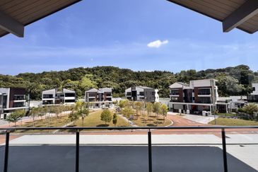 The Woodlands @ Horizon Hills - 3 Storey Corner Bungalow with Lift For Rent