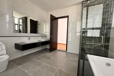 The Woodlands @ Horizon Hills - 3 Storey Corner Bungalow with Lift For Rent