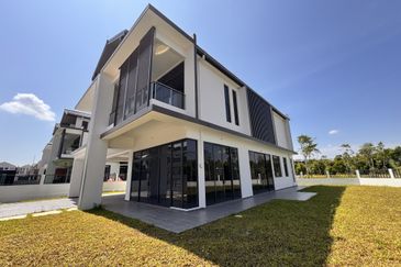 The Woodlands @ Horizon Hills - 3 Storey Corner Bungalow with Lift For Rent