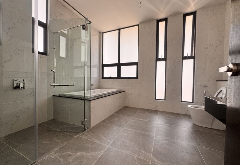 The Woodlands @ Horizon Hills - 3 Storey Corner Bungalow with Lift For Rent