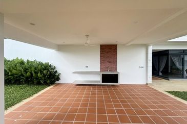 Horizon Hills 3 Storey Bungalow House For Rent