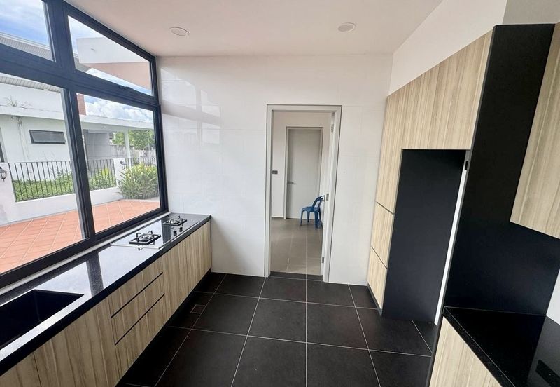 Horizon Hills 3 Storey Bungalow House For Rent