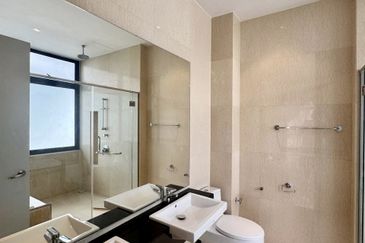 Horizon Hills 3 Storey Bungalow House For Rent