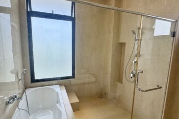 Horizon Hills 3 Storey Bungalow House For Rent