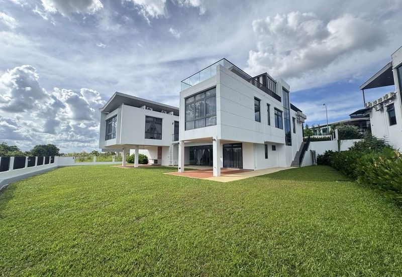 Horizon Hills 3 Storey Bungalow House For Rent