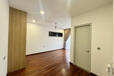 Horizon Hills 3 Storey Bungalow House For Rent