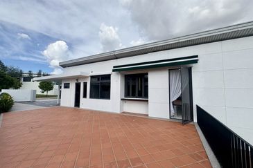 Horizon Hills 3 Storey Bungalow House For Rent