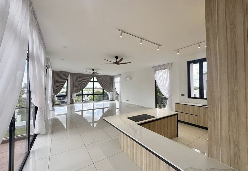 Horizon Hills 3 Storey Bungalow House For Rent