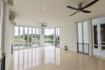 Emerald Bay @ Puteri harbour