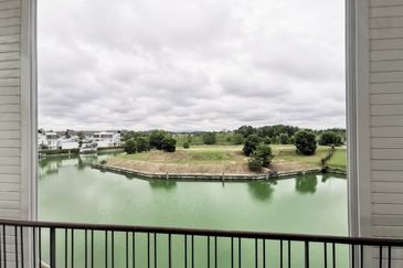 Emerald Bay @ Puteri harbour