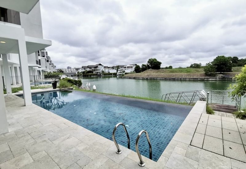 Emerald Bay @ Puteri harbour