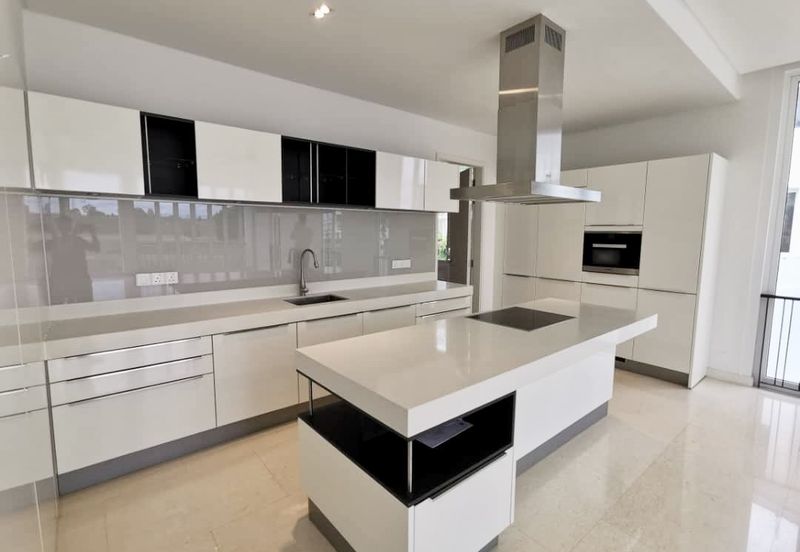 Emerald Bay @ Puteri harbour