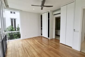 Emerald Bay @ Puteri harbour