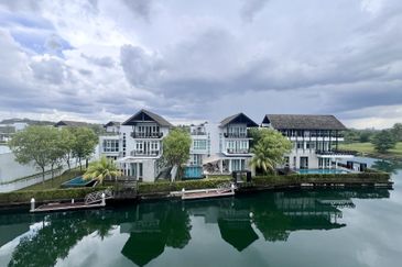 Emerald Bay @ Puteri harbour