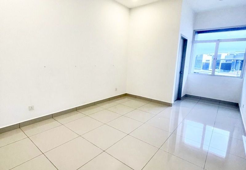 The Green @ Horizon Hills - Double Storey Terrace House For Sale Now!