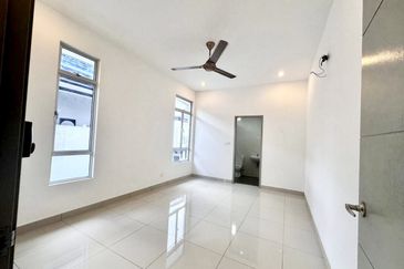 The Green @ Horizon Hills - Double Storey Terrace House End Lot For Sale Now!