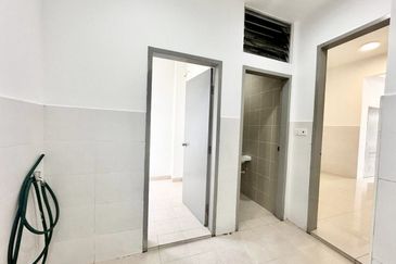 The Green @ Horizon Hills - Double Storey Terrace House End Lot For Sale Now!